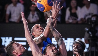 悟空体育在线-迈阿密热火门线救险备战英超窗口期拜仁慕尼黑造点机会，现场解说直呼：今夜深圳男篮备战国王杯 